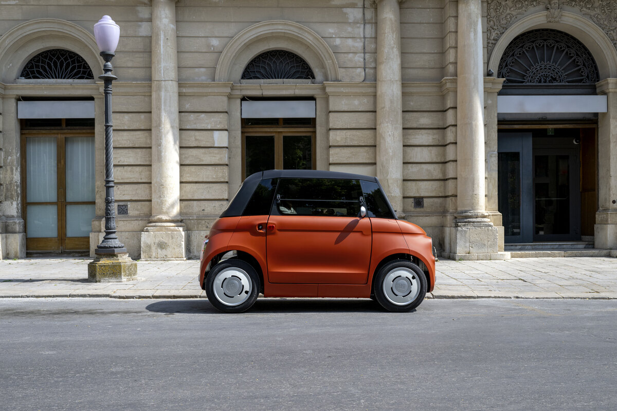 Fiat Topolino Corallo em ambiente urbano