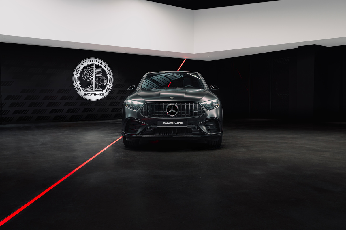 Mercedes-AMG GLC 53 4MATIC+ frontal com grelha Panamericana AMG