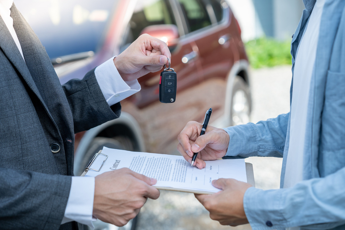 Assinatura de documentos para venda de carro financiado