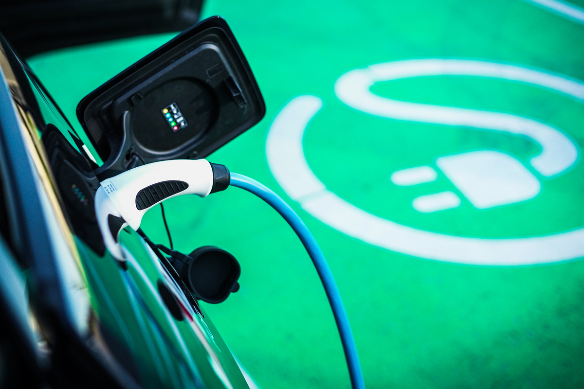 Carros elétricos ganham cada vez mais adeptos