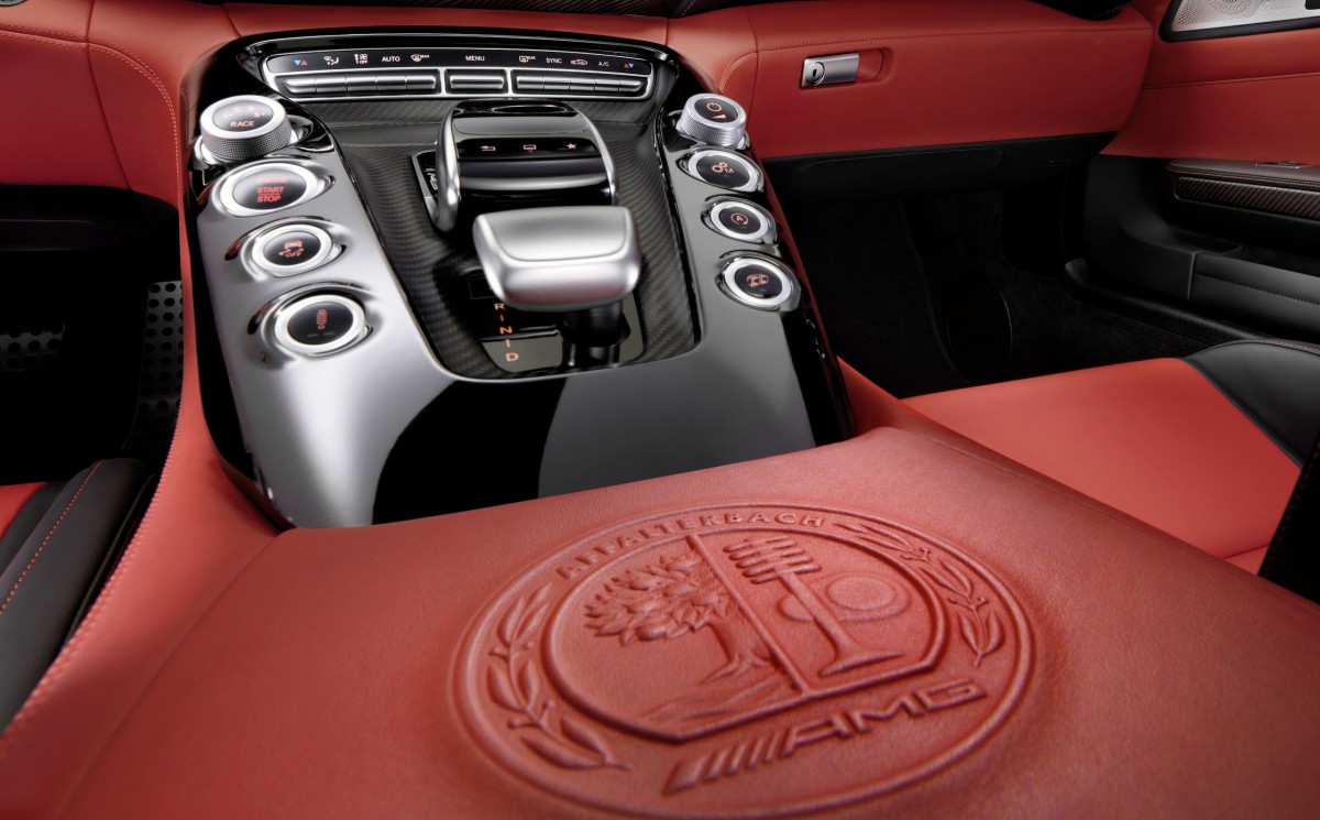 Interior AMG aposta em materiais premium