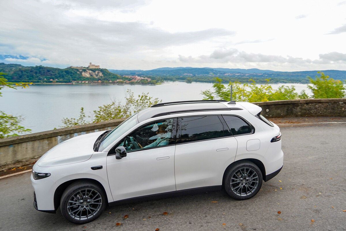 Leapmotor C10 em cenário exterior