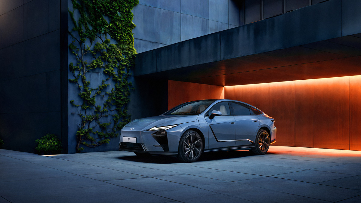 Novo Lexus ES com design renovado