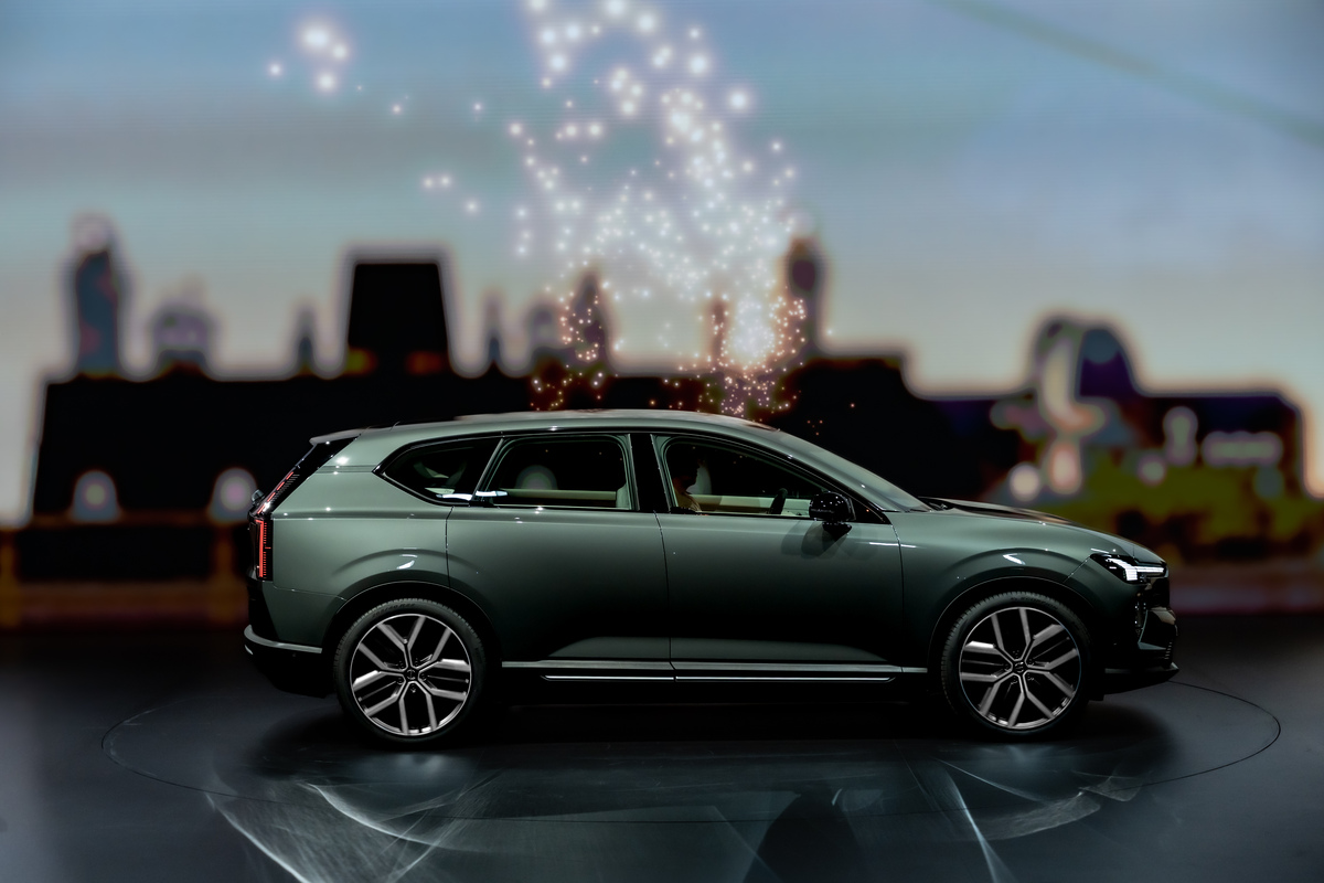 Volvo EX60 elétrico estreia nova plataforma SPA3