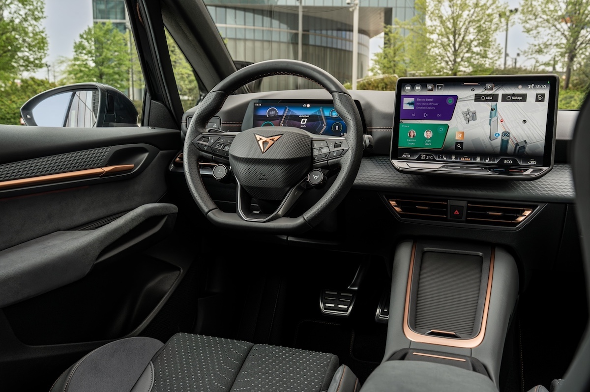 Interior atualizado do Cupra Born com sistema Android Automotive