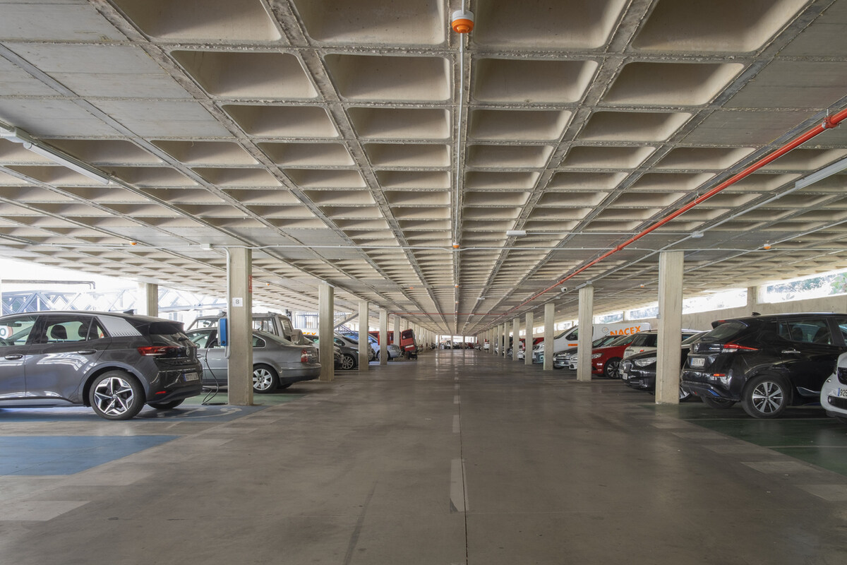 Parque de estacionamento urbano em Lisboa