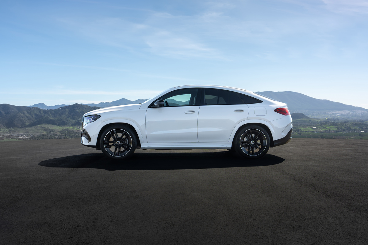 Perfil do Mercedes GLE Coupé mostra silhueta desportiva de SUV coupé