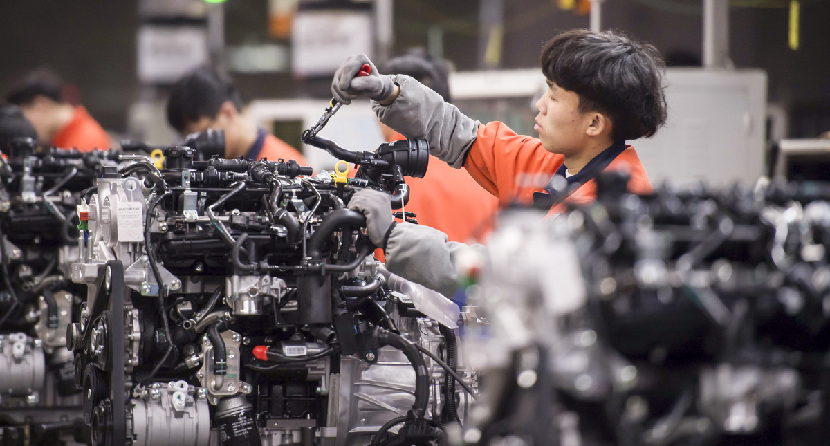 Produção de motores híbridos da Geely com foco na eficiência