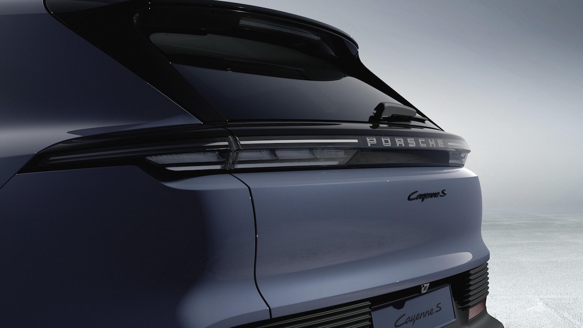 Vista traseira do Cayenne S Eletric um SUV com imagem marcante