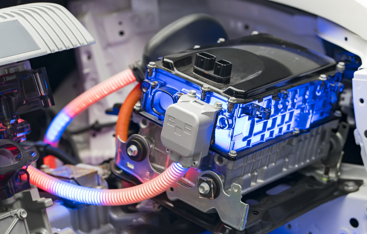 Laboratório de investigação de baterias de estado sólido com células em fase de teste e equipamento de análise electroquímica