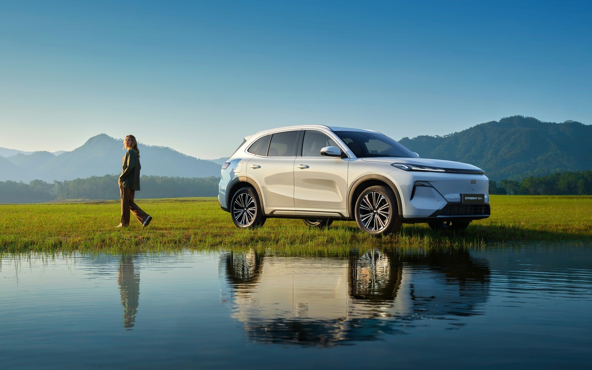 Geely starray em i estreia se em portugal como suv híbrido plug in com até 136 km de autonomia elétrica