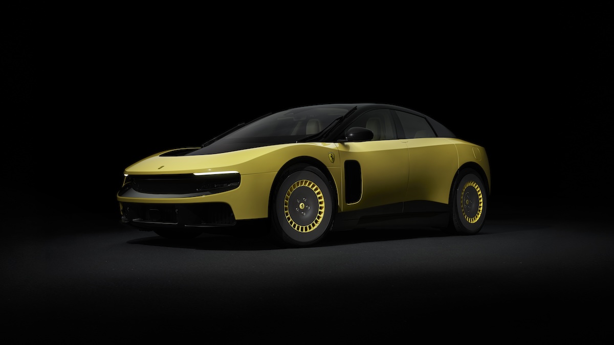 Novo ferrari eletrico luce lateral amarelo