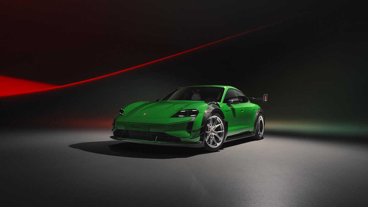 Porsche Taycan Turbo GT Manthey em pista no Nürburgring Nordschleife durante a tentativa de recorde