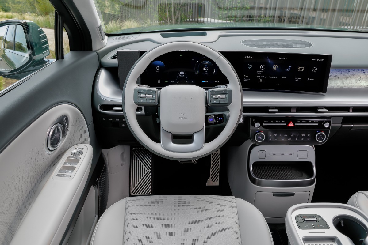 Habitáculo do ioniq 9 aposta num design minimalista e num ambiente tecnológico