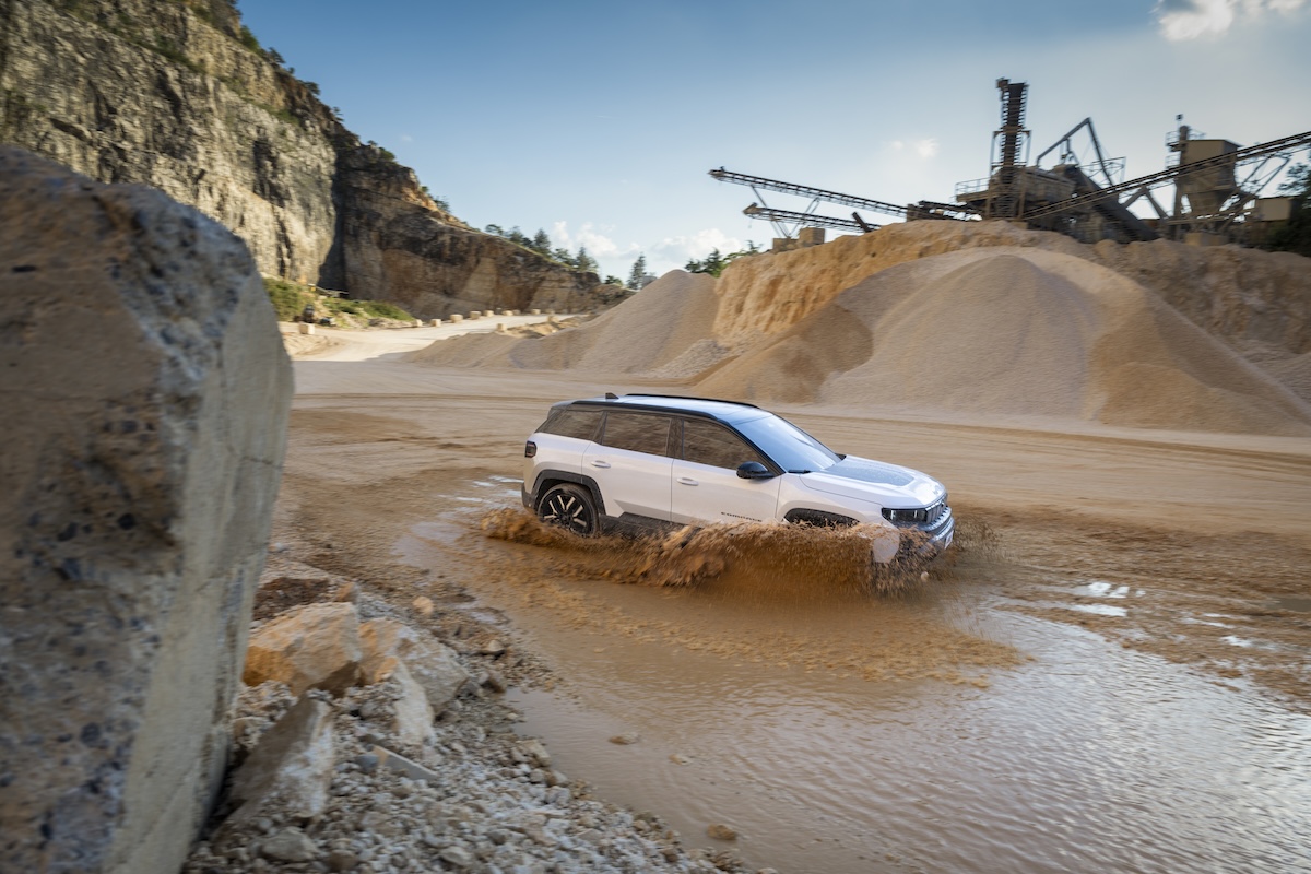 Novo jeep compass 4xe lama