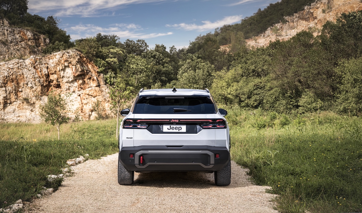 Novo jeep compass 4xe traseira