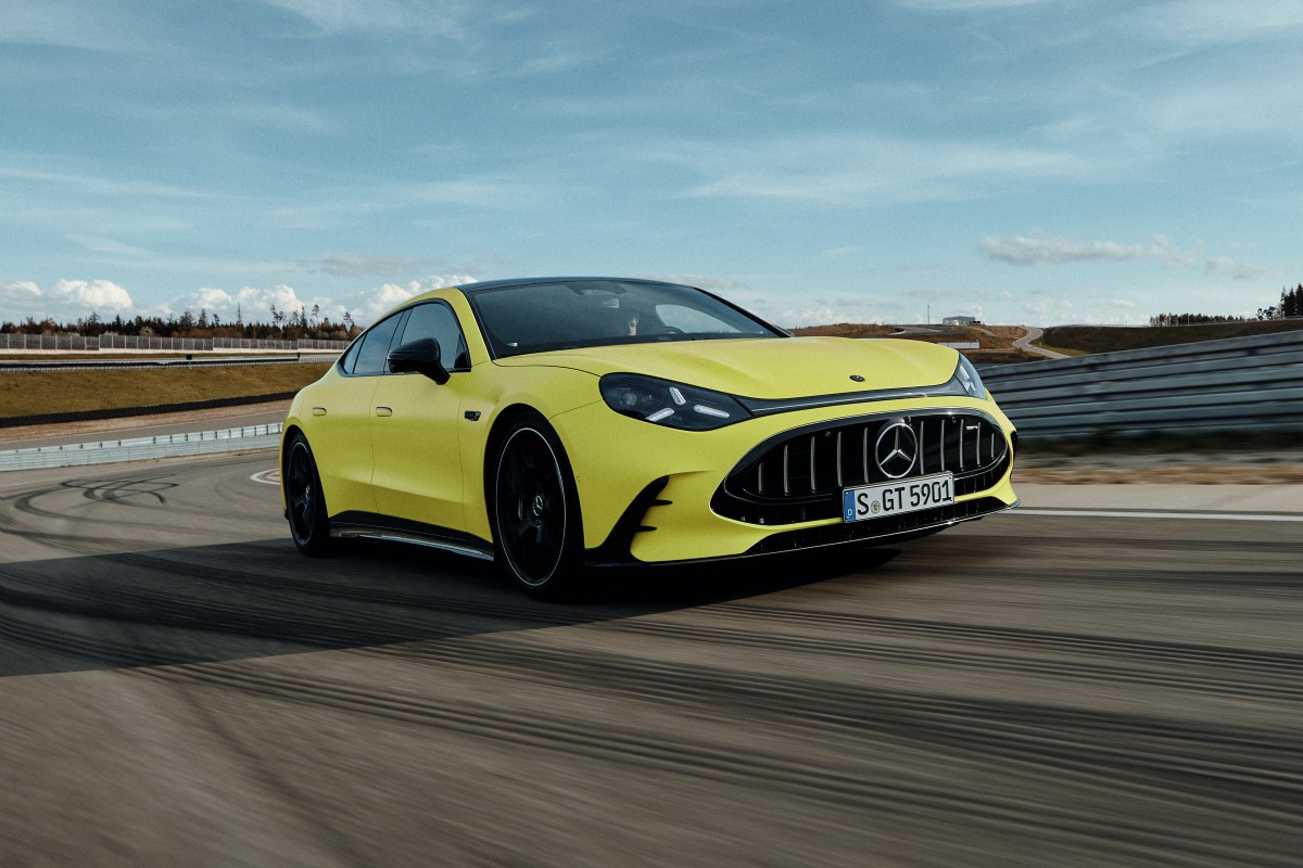 O mercedes amg gt 4 portas coupé combina desempenho elevado com uma silhueta elegante de quatro portas.
