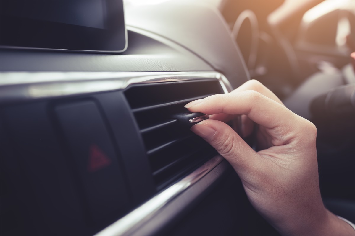 Ar condicionado do carro: a manutenção que muitos condutores esquecem no verão
