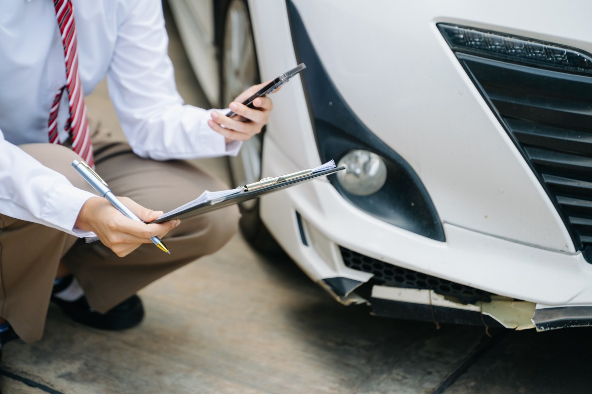 Sinais de que um carro usado foi reparado após acidente mas não foi declarado