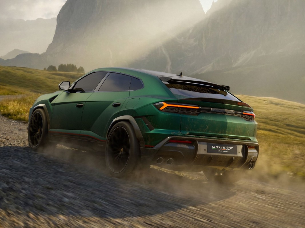 interior do Lamborghini Urus SE Performante com bancos desportivos e painel em Alcantara