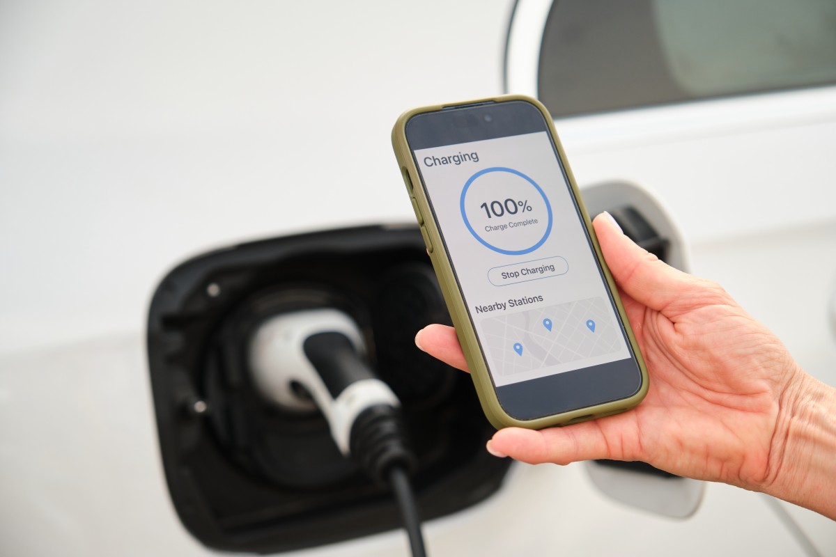 As baterias dos carros elétricos estão a desafiar as expectativas. Afinal, quanto duram?