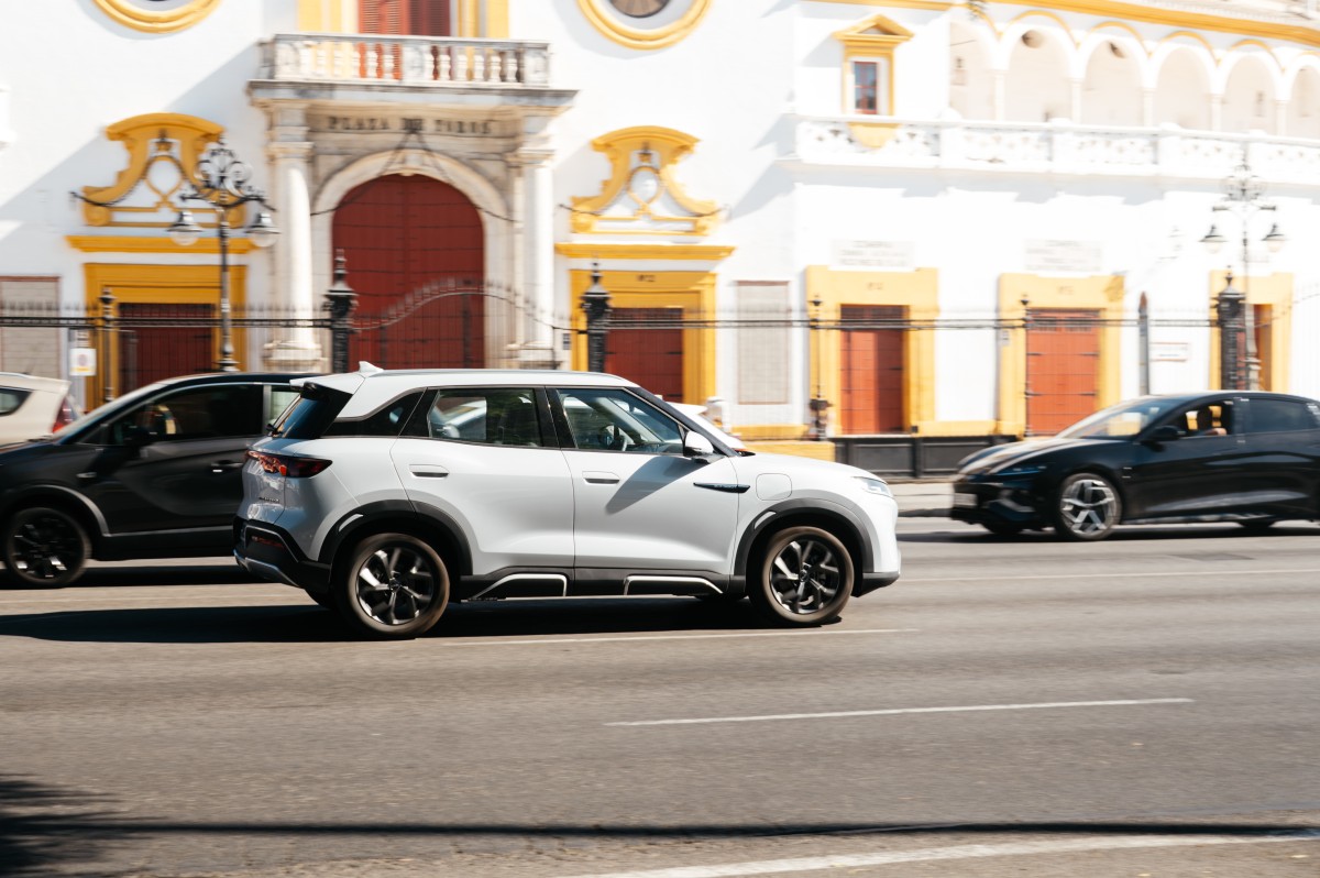posto de carregamento rápido de veículos elétricos numa área de serviço em Portugal