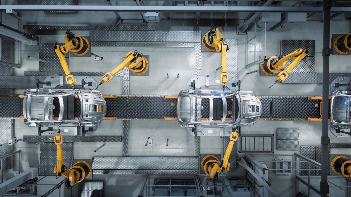 Vista aérea de uma fábrica automóvel moderna na Europa Central, representando a expansão da produção de marcas chinesas no continente