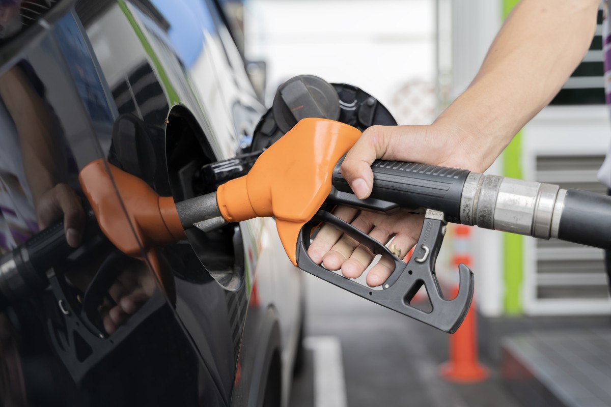 Abastecer nos postos mais económicos reduz o custo por km