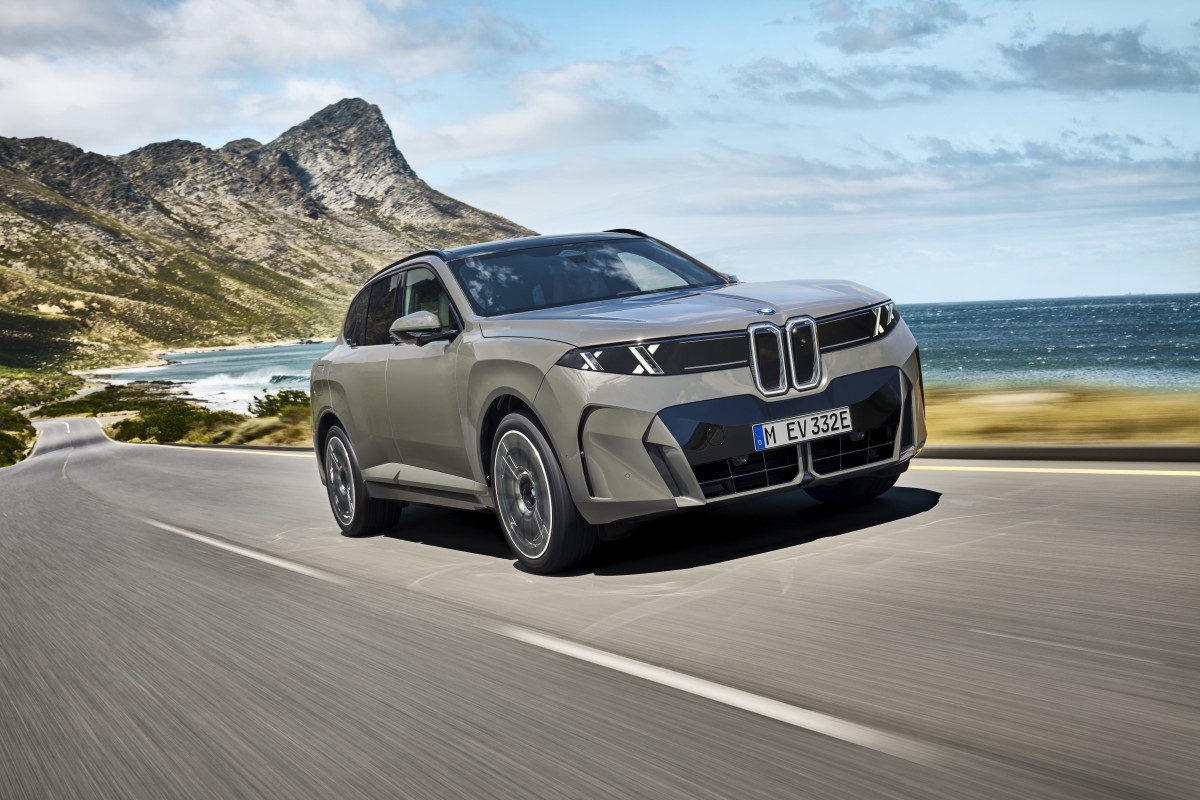 Motor diesel BMW de seis cilindros em linha, com destaque para a arquitectura modular da unidade motriz