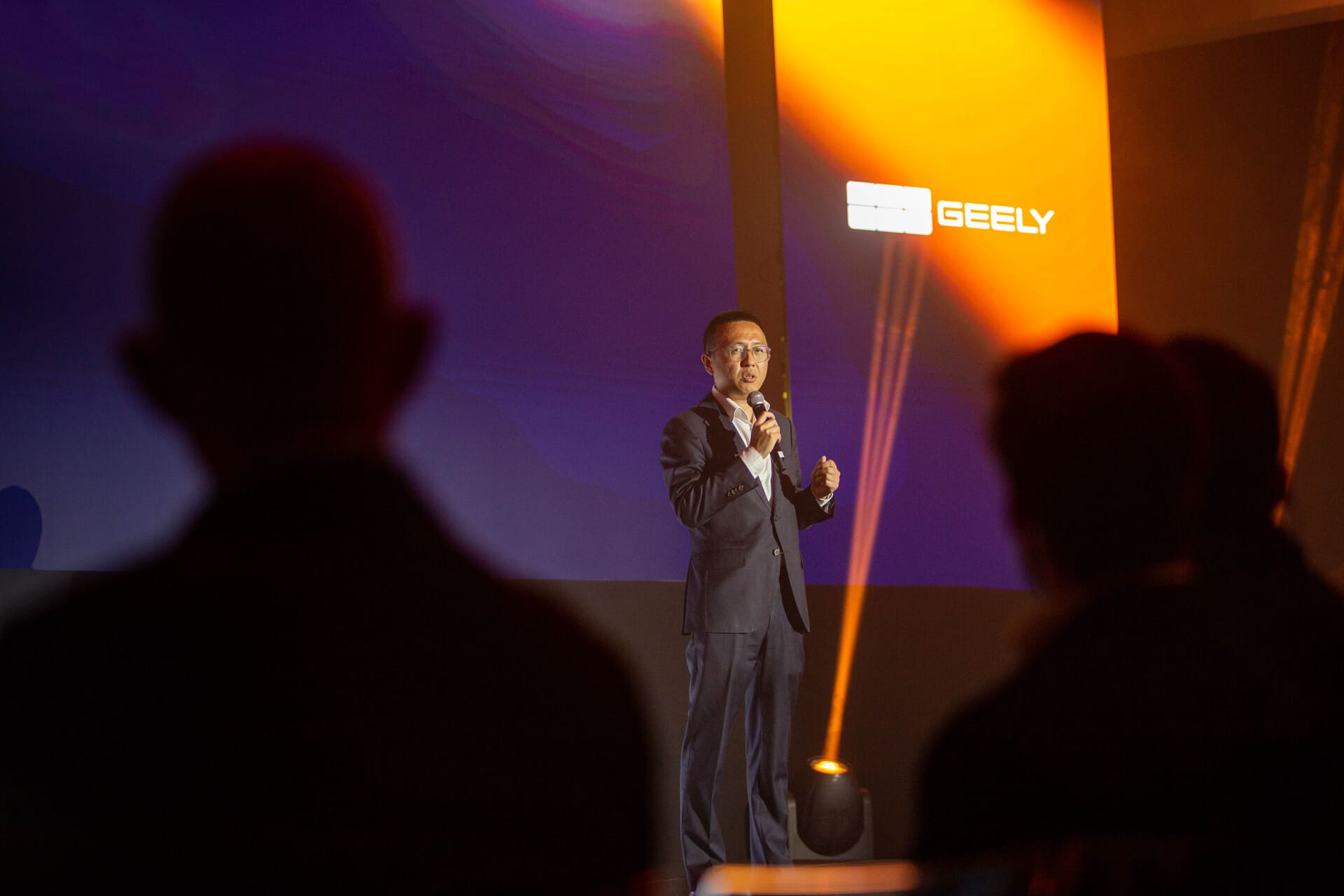 Aiden he ceo da geely brand europe considera portugal um mercado importante na expansão europeia da marca que chega com o e2