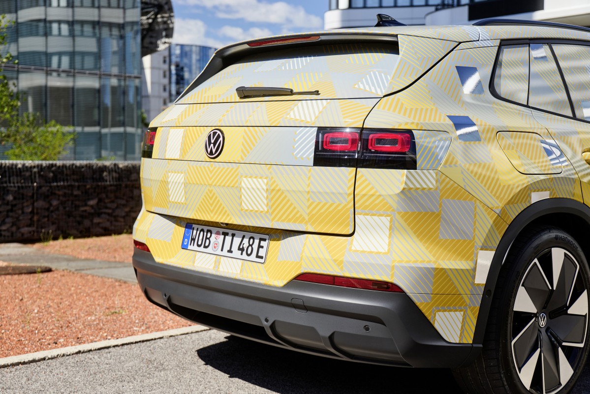 Linha de produção de veículos eléctricos da Volkswagen, representando o futuro da manufatura da marca na Europa