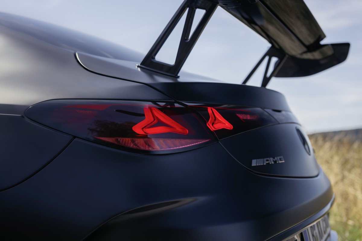 linha de produção das 30 unidades do AMG CLE Black Series na fábrica de Affalterbach