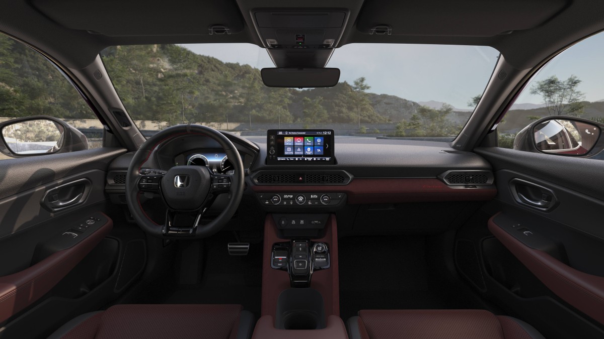 Detalhe da cor vermelha do Honda Prelude edição especial, retrovisor e puxador