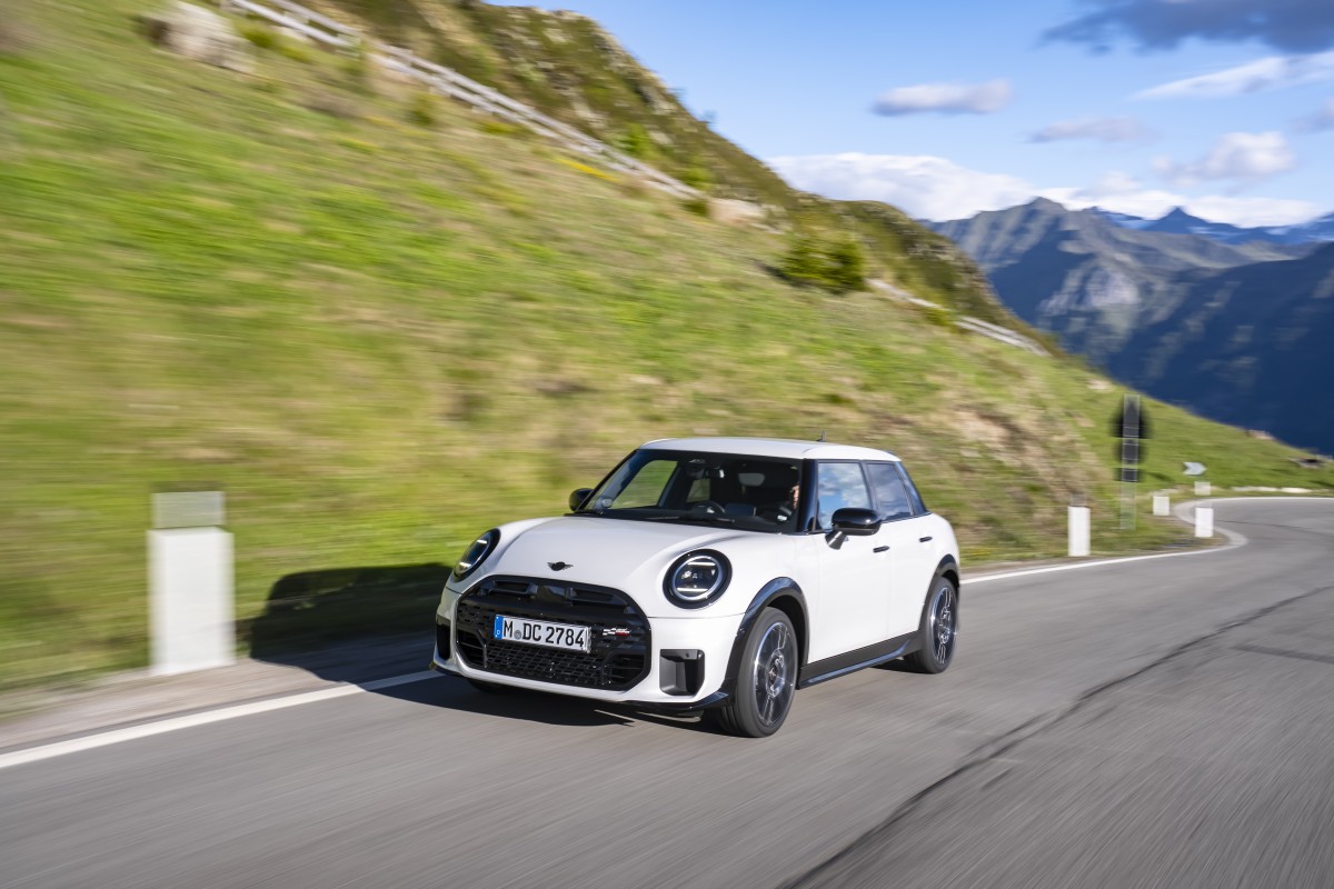 interior do MINI Cooper S Clubman com destaque para a segunda fileira de assentos