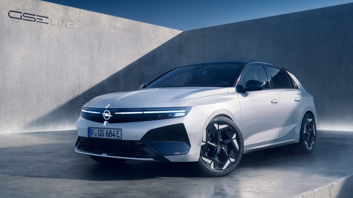 Opel Astra ganha visual GSE e prepara uma versão com 280 cv