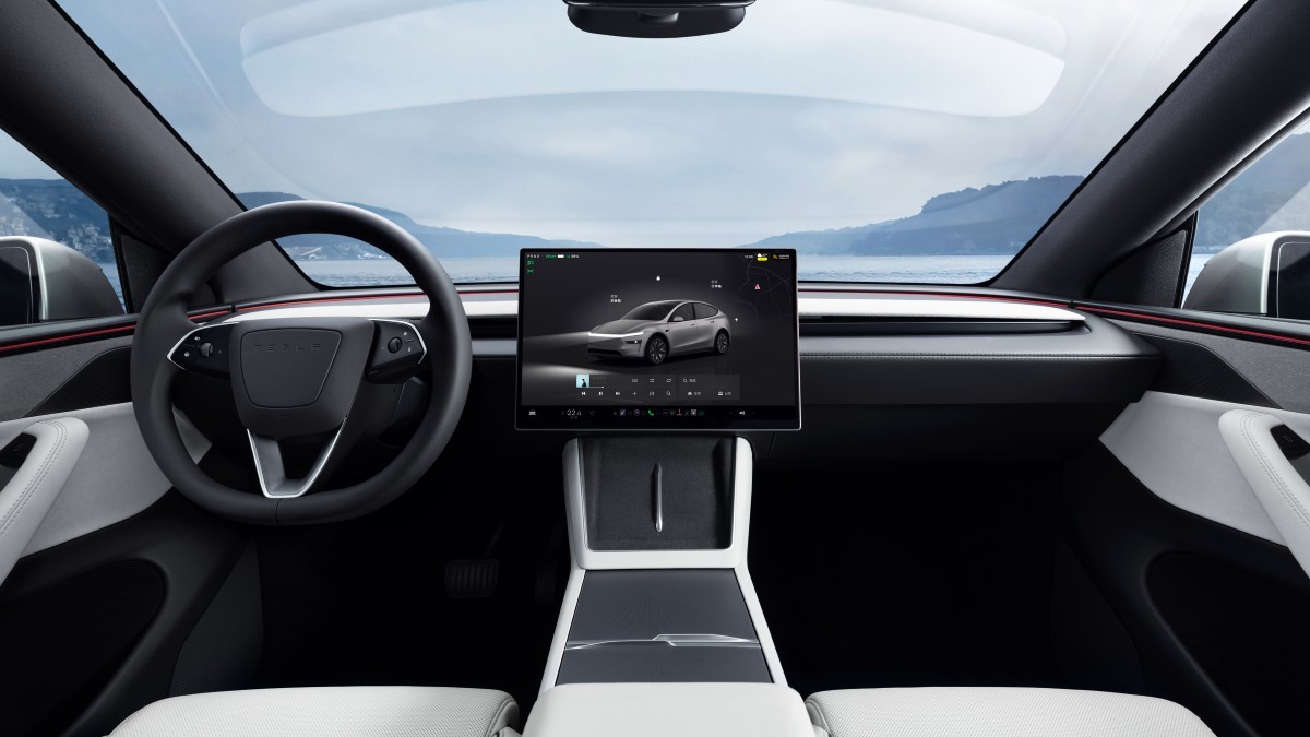 o sistema pode controlar o veículo mas exige que o condutor permaneça atento ao volante