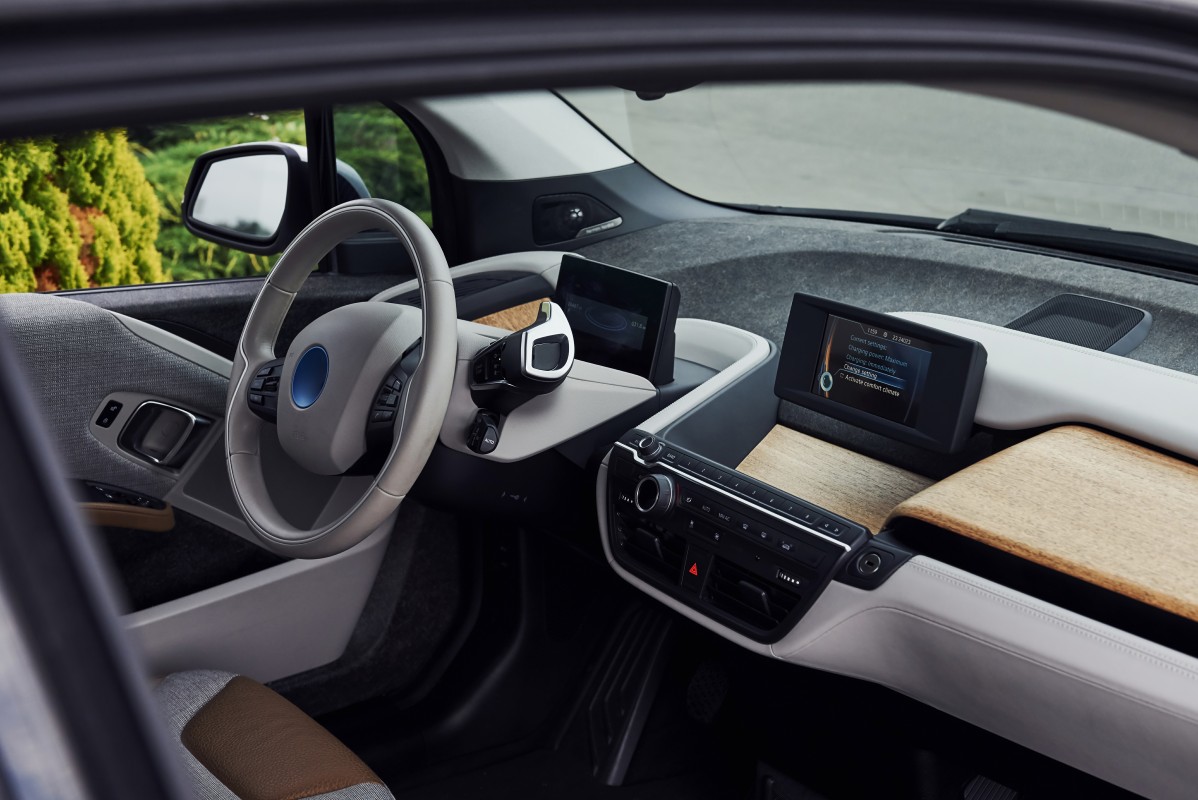 Iniciativa Liberal recomenda reconhecimento de homologação para testes do Tesla Full Self-Driving