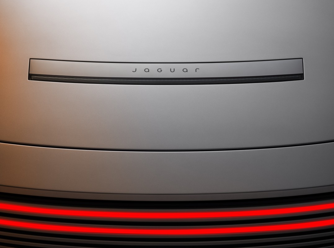 Detalhe do sistema de carregamento e das jantes do Jaguar Type 01
