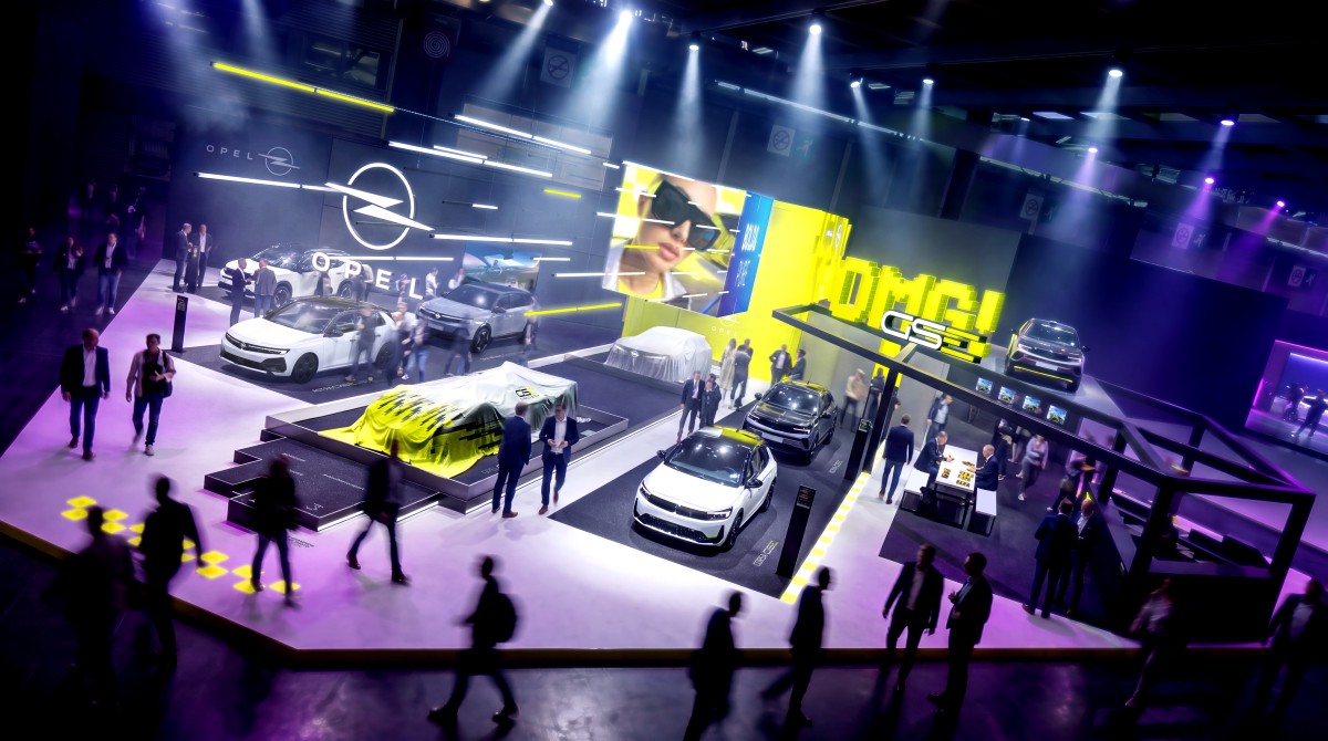 Opel não desiste das carrinhas e prepara uma surpresa para Paris