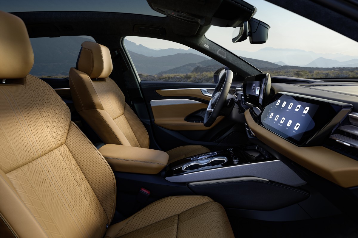 O nível de topo do audi a6 allroad acrescenta bancos desportivos e iluminação ambiente alargada